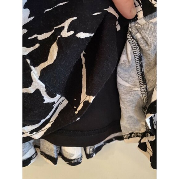 V Cristina Women's Black and White Print Lined Rayon Spandex Skirt Sz M - Picture 4 of 7